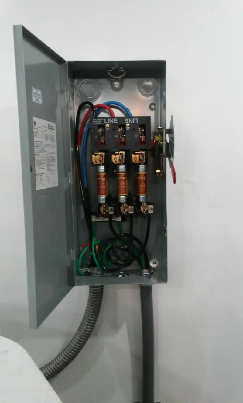 Three-phase disconnect switch installed for Electrical Wiring & Rewiring in Mascotte